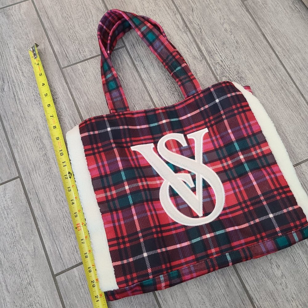 Victoria’s Secret Plaid Sherpa Tote Bag Red Green Check VS Logo - Picture 10 of 11